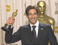 Adrien Brody ze statuetką Oscara /RMF