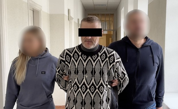 Adwokat i jego wspólnicy podejrzani o kradzieże aut i paserstwo