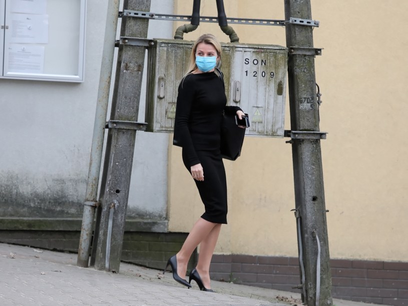 Adwokat Joanna Broniszewska przed budynkiem Aresztu Śledczego na Białołęce w Warszawie / 	Tomasz Gzell    /PAP