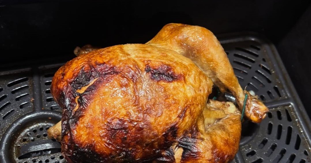 Аерофрайєр нагріває повітря до високої температури, яке циркулює навколо страви. Завдяки цьому утворюється хрустка скоринка /Domena publiczna