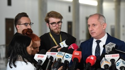 Afera KNF: Prawnicy z biura legislacyjnego Senatu mają zastrzeżenia do zmian przyjętych przez Sejm 