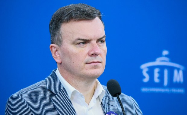 Afera w Kłodzku. Poseł zapytał o zdjęcia Kamili L. z premierem