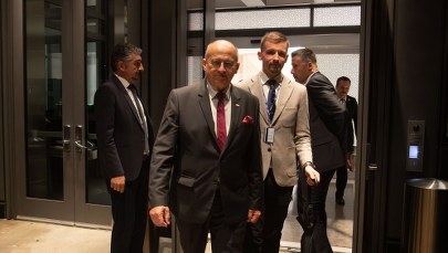 Afera wizowa. RMF FM: Rau zachowa stanowisko, notowania PiS ważniejsze