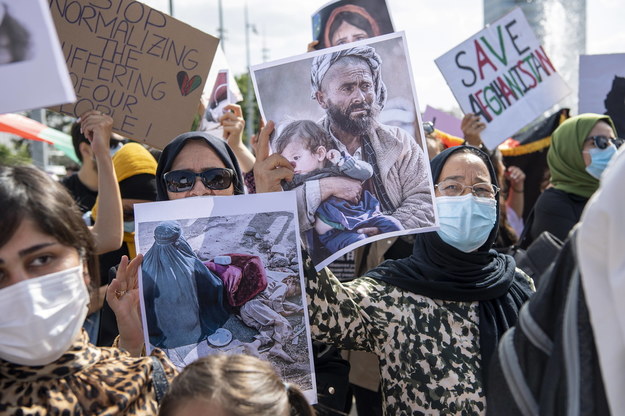 Afgańczycy protestują przeciw Talibom /MARTIAL TREZZINI /PAP/EPA