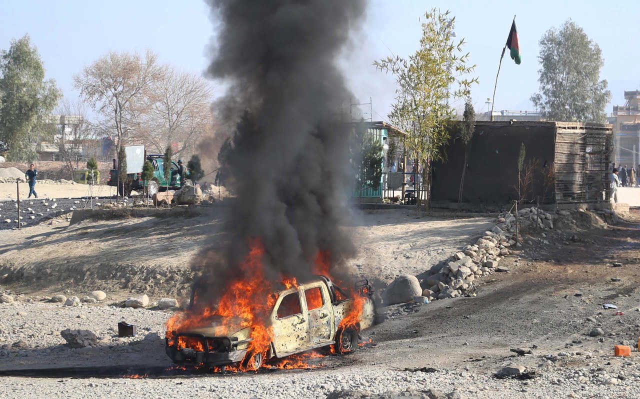 Afganistan: Co najmniej osiem ofiar po samobójczym zamachu. "Eksplodował samochód pułapka"