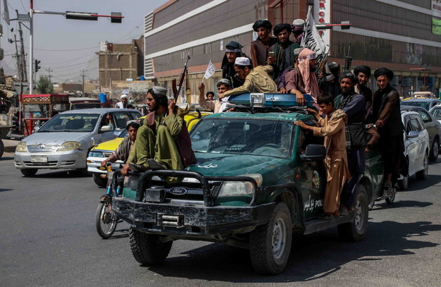 "Afganistan jest cmentarzem supermocarstw" - skandowali talibowie. / STRINGER /PAP/EPA
