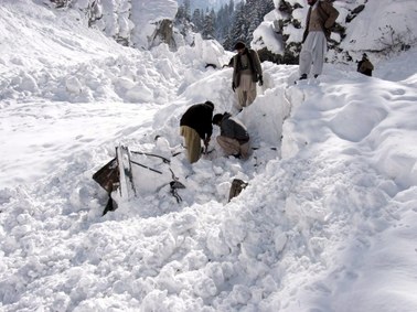 Afganistan: Lawiny śnieżne zabiły ponad sto osób