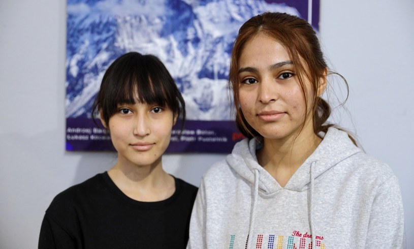 Afganki, siostry, 21-letnia Sara i 19-letnia Asma, przyleciały do Polski pod pretekstem wzięcia udziału w Krakowskim Festiwalu Górskim /PAP/Art Service /PAP