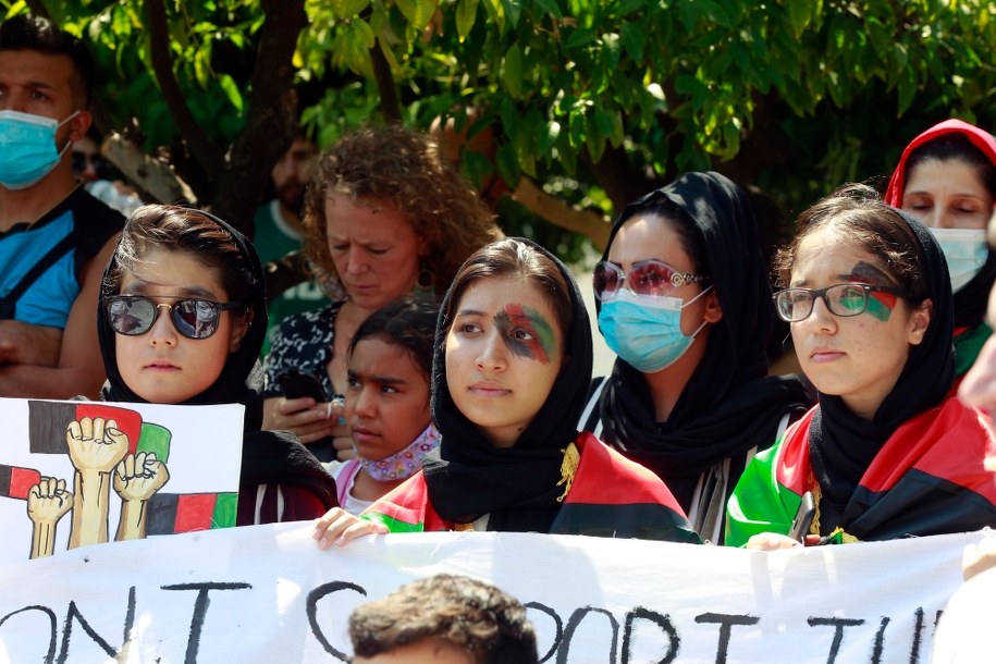 Afgańscy uchodźcy w Grecji /ALEXANDROS VLACHOS /PAP/EPA