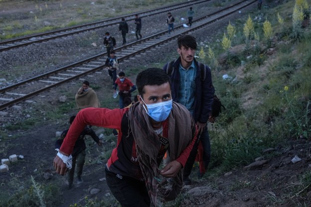Afgańscy uchodźcy w mieście Van na granicy turecko-irańskiej /SEDAT SUNA /PAP/EPA