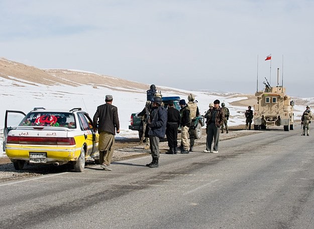 Afgańska codzienność: check pointy na Highway 1 /fot. Adam Roik, Combat Camera DOSZ /