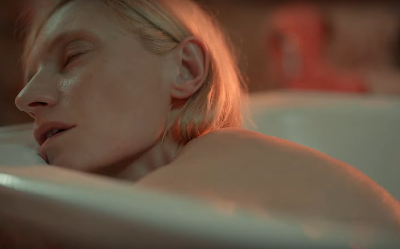 Agata Buzek nie boi się filmowych wyzwań. Na zdjęciu kadr z filmu "Erotica 2022". /Netflix /materiały prasowe