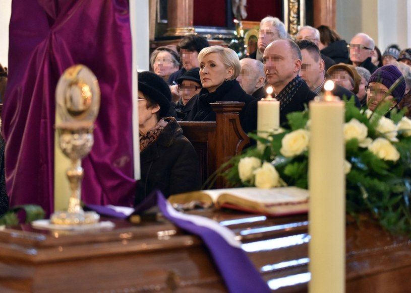 Agata Duda uczestniczyła w pogrzebie księdza Mieczysława Malińskiego /Artur Barbarowski /East News