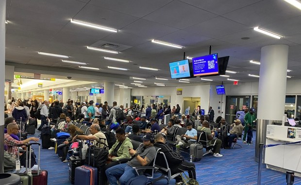 Agenci TSA pracują bez wynagrodzenia. Czy amerykańskie lotniska czeka paraliż?