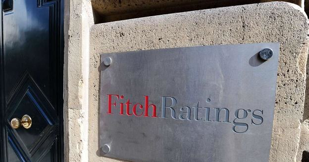 Agencja Fitch obniżyła długoterminowy rating siedmiu banków /AFP