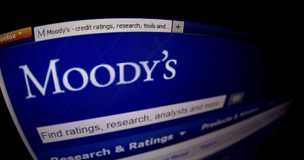 Agencja ratingowa Moody's rozważa obniżenie ratingów 114 banków z 16 krajów /AFP