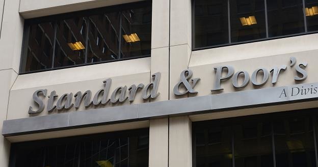 Agencja S&P utrzymała rating Polski na poziomie "A-" z perspektywą stabilną /AFP