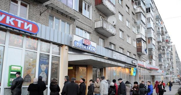 Agencja Standard & Poor's obniżyła po raz kolejny rating Ukrainy do śmieciowego poziomu CCC /AFP