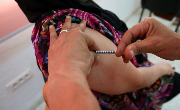 Agencja z Rosji oferowała pieniądze za oczernianie szczepionki Pfizer