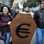 Agencje ratingowe już grzebią euro?