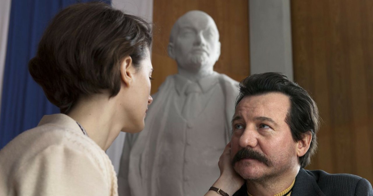 Agnieszka Grochowska i Robert Więckiewicz w filmie "Wałęsa. Człowiek z nadziei" /Image supplied by Capital Pictures/EAST NEWS /East News