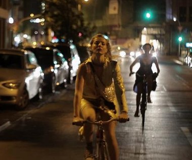 Agnieszka Podsiadlik i Pheline Roggan w filmie "Jak całkowicie zniknąć"