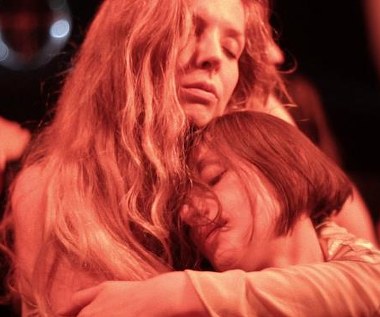 Agnieszka Podsiadlik i Pheline Roggan w filmie "Jak całkowicie zniknąć"