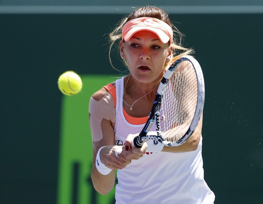 Agnieszka Radwańska w meczu z Dominiką Cibulkovą /ERIK S. LESSER /PAP/EPA