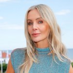 Agnieszka Woźniak-Starak w zwiewnej sukience. "Obłędny kolor" jest hitem sezonu