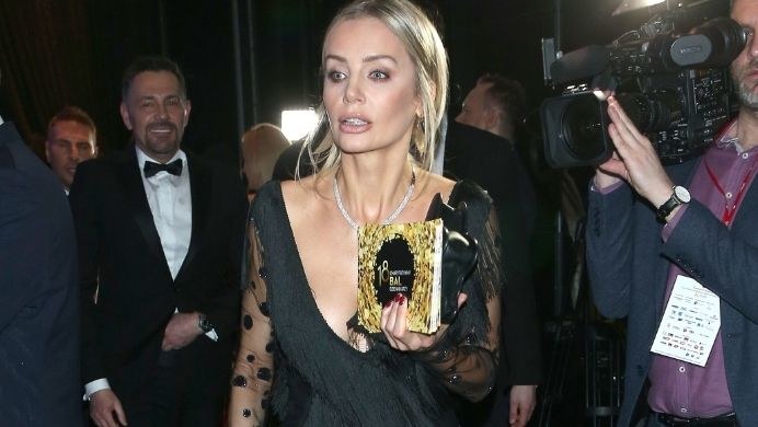 Agnieszka Woźniak-Starak wybrała się jednak na świąteczną imprezę /Paweł Wrzecion /MWMedia