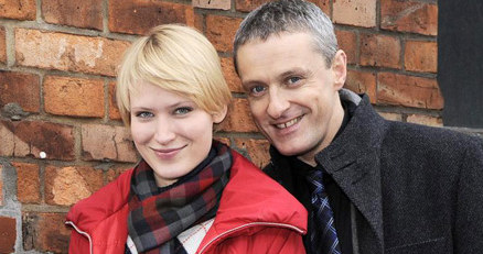 Agnieszka Żulewska i Jacek Poniedziałek na planie "Na Wspólnej" /AKPA