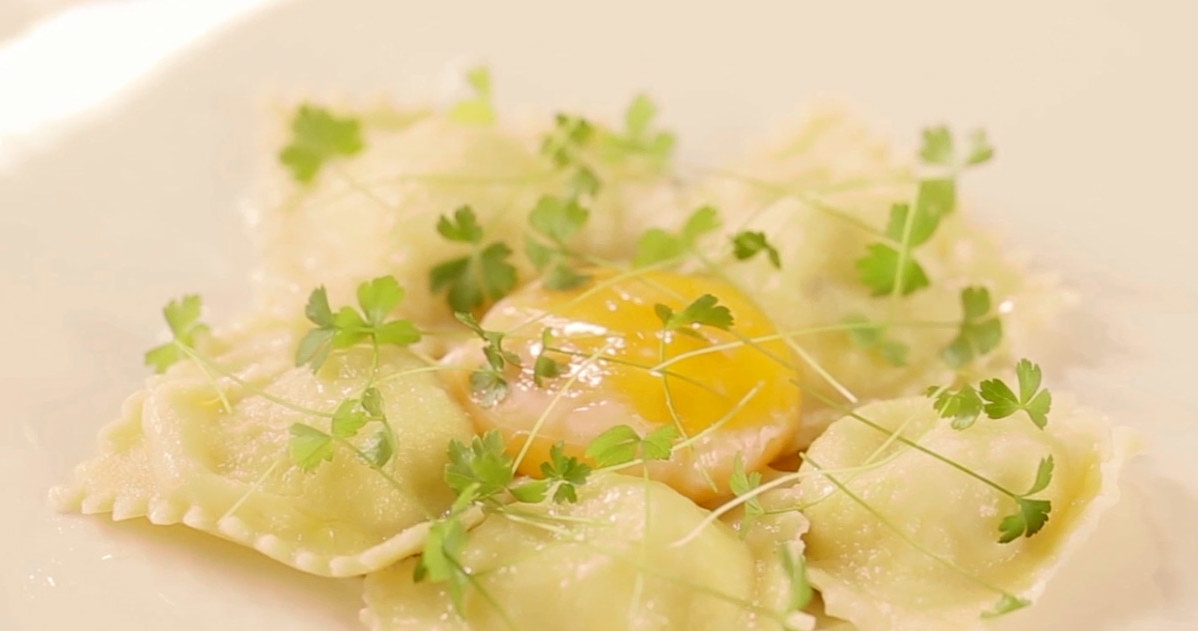 Agnolotti z ricottą i parmezanem /Styl.pl