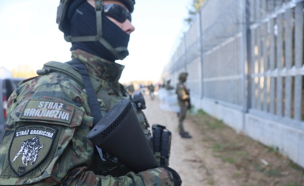 Agresja na granicy z Białorusią eskaluje. Konieczne użycie broni gładkolufowej