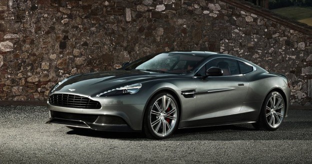 Agresywna stylizacja karoserii Vanquisha nawiązuje do modelu One-77. /Aston Martin