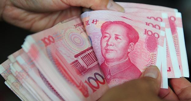 Agresywne inwestycje Chinskiego smoka /AFP