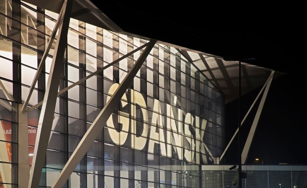 Agresywni pasażerowie w samolocie lecącym z Anglii