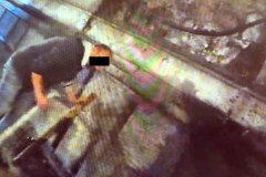 Agresywny mężczyzna zatrzymany przez policjantów pod mostem Poniatowskiego