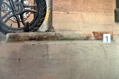 Agresywny mężczyzna zatrzymany przez policjantów pod mostem Poniatowskiego