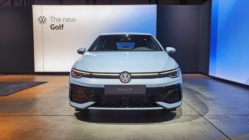 Agresywny przedni zderzak to wyróżnik Volkswagena Golfa R-Line /Michał Domański /INTERIA.PL
