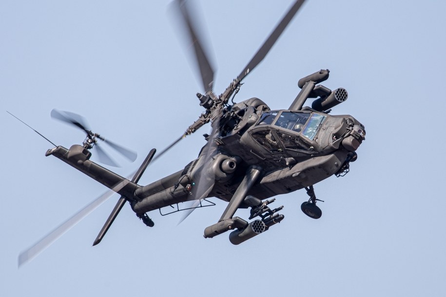 AH-64D Apache lecą do Polski /Shutterstock