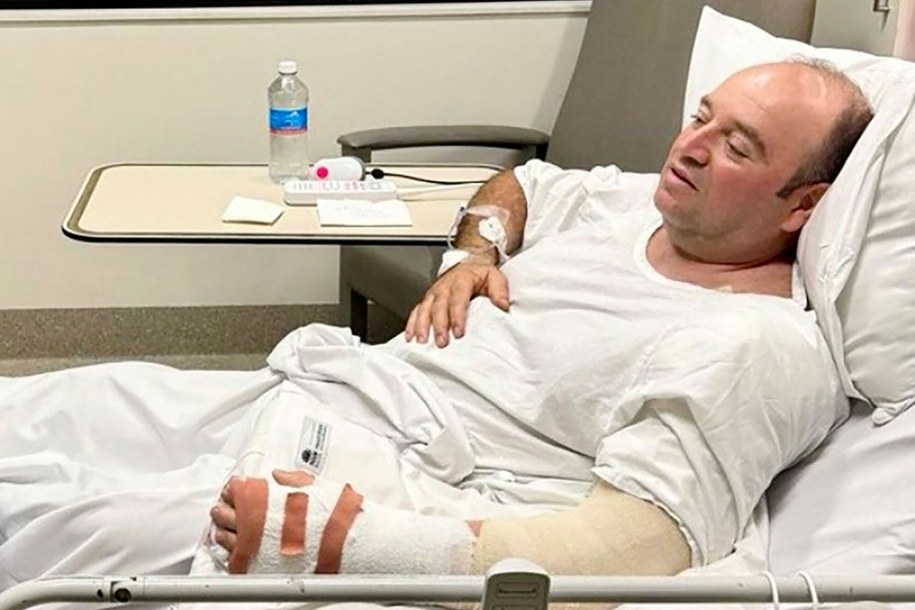 Ahmed al Ahmed podczas obezwładniania napastnika został ranny /HANDOUT/AFP/East News /East News