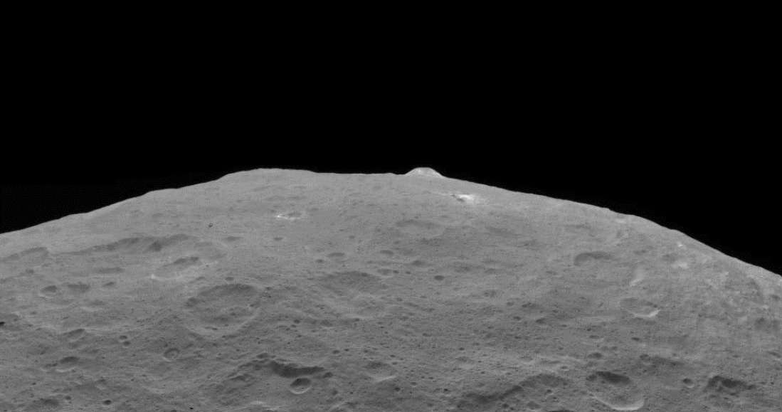 Ahuna Mons na Ceres /materiały prasowe