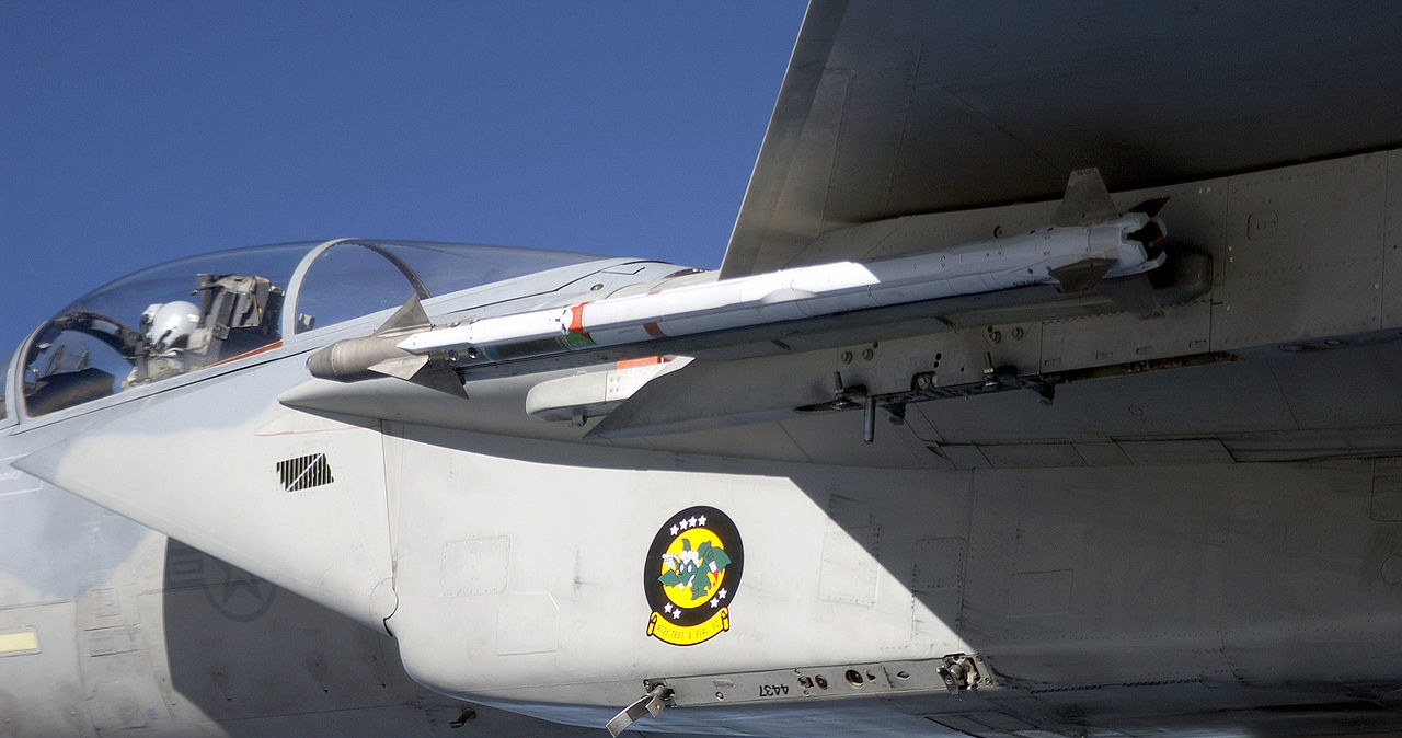 AIM-9X Sidewinder na pokładzie F-15 / zdjęcie: Wikipedia /domena publiczna