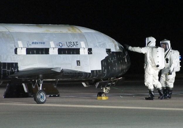 Air Force  X-37B - kosmiczny samolot przedłuża pobyt w przestrzeni /AFP