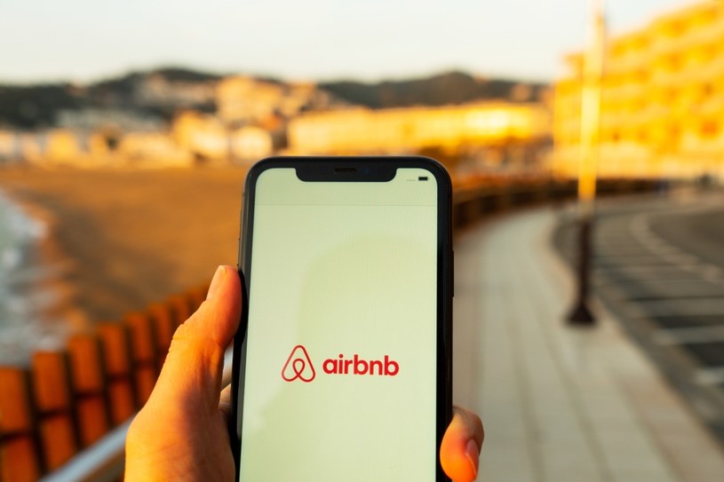 Airbnb ogłosiło nowe plany na 2023 rok /123RF/PICSEL