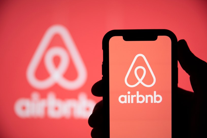 Airbnb zawiesił działalność w Rosji i na Ukrainie /123RF/PICSEL