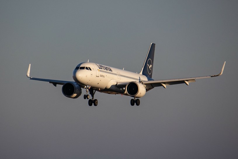Airbus A320neo w malowaniu linii lotniczych Lufthansa. /Nur Photo/East News /East News