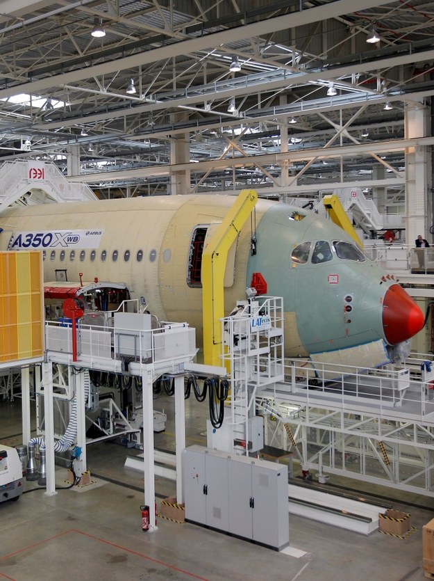 Airbus A350 ma być odpowiedzią na Boeinga 787 Dreamliner /GUILLAUME HORCAJUELO  /PAP/EPA