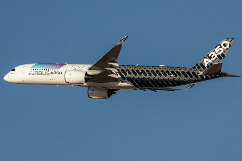 Airbus A350 spala 25 procent mniej paliwa niż konkurenci. /GIUSEPPE CACACE/AFP/East News /East News