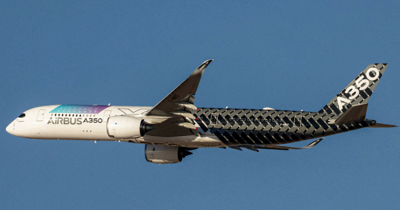 Airbus A350 spala 25 procent mniej paliwa niż konkurenci. /GIUSEPPE CACACE/AFP/East News /East News